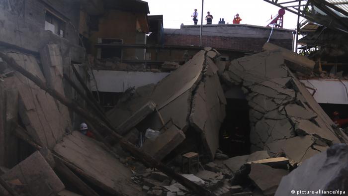Restaurante en China colapsa dejando 29 muertos y heridos 