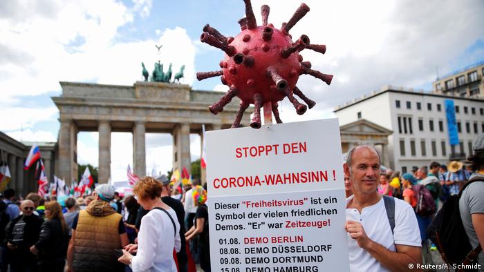 Акция протеста в Берлине против ограничительных мер в борьбе с коронавирусом