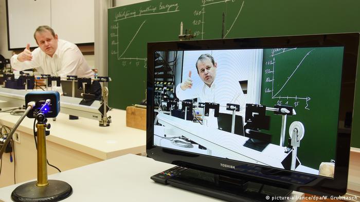 Deutschland Halle | Online-Video-Vorlesung während Coronavirus (picture-alliance/dpa/W. Grubitzsch)