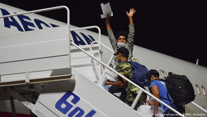 400 children from the Moriah camp are airlifted from the island to the Greek mainland
