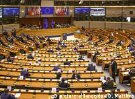 Rechtstaatlichkeit: EU-Parlament will Ungarn und Polen zur Umkehr zwingen