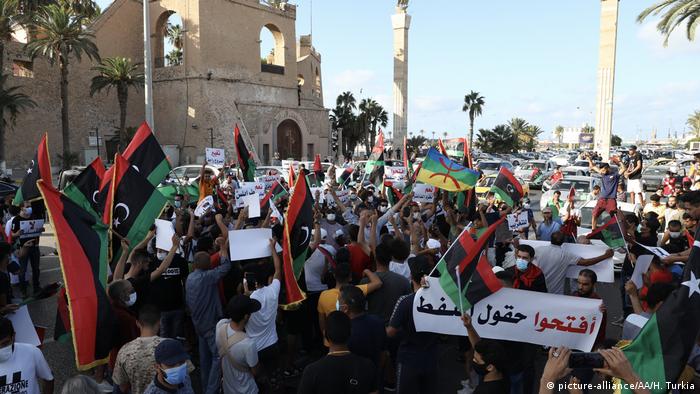 Libya'da düzenlenen protesto gösterilerinden biri 