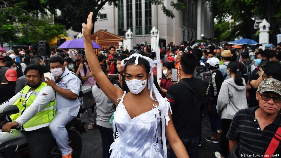 Miles manifiestan en Tailandia para pedir reformas democráti - Foro Tailandia