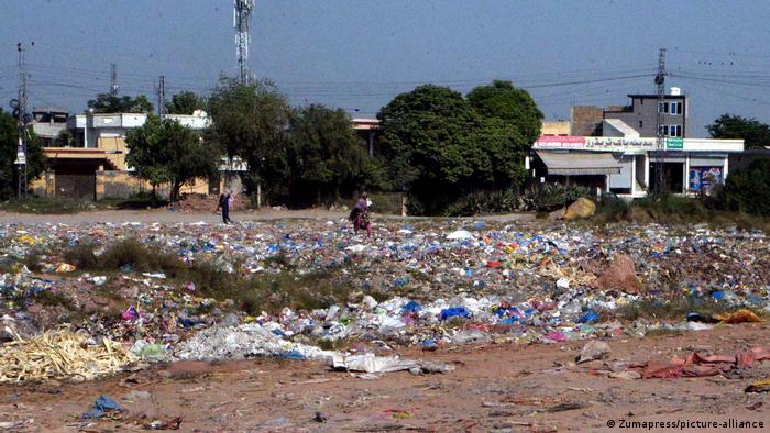 Trash piles up in Islamabad