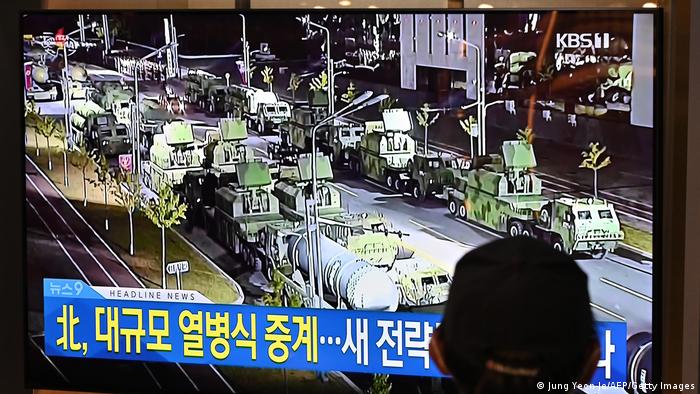 Кадры с военного парада в Пхеньяне
