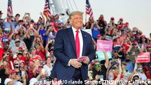 US-Wahlkampf Präsident Trump in Sanford Florida (Joe Burbank/Orlando Sentinel/TNS/picture alliance)