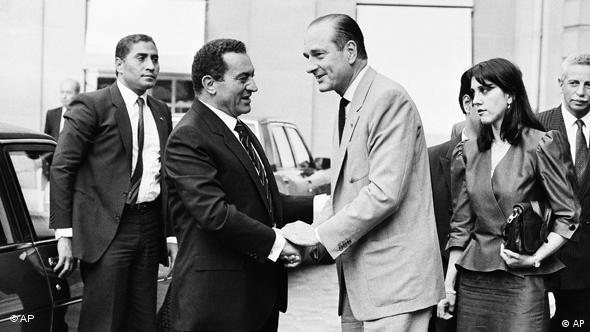 Flash-Galerie Ende Hosni Mubarak Ära bei Jacque Chirac 1986 (AP)