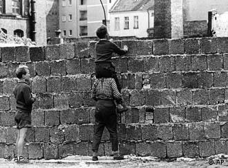 На 13 август 1961 Берлин осъмва разделен